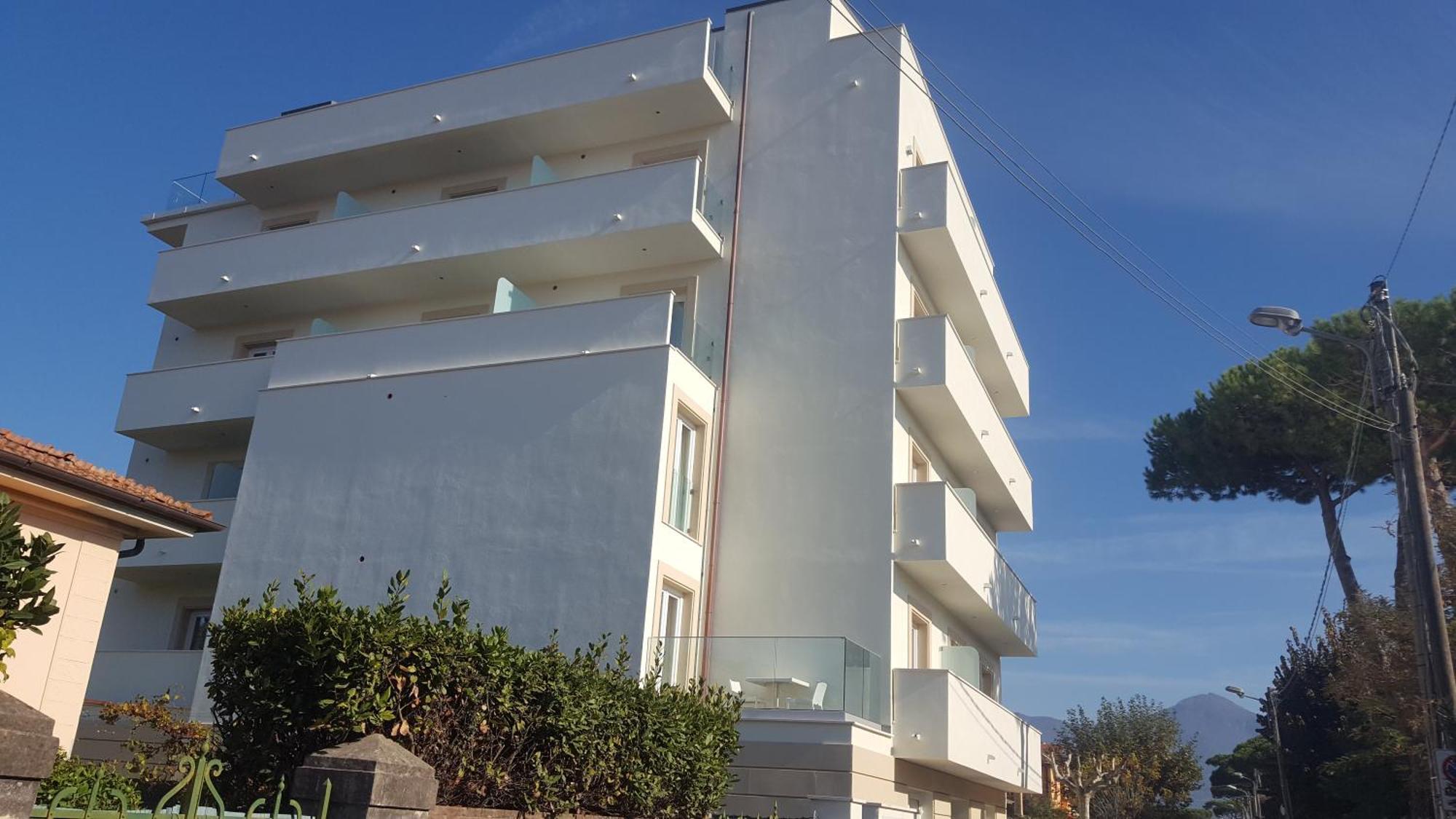 פיאטרה סנטה Hotel Villa Barsanti מראה חיצוני תמונה