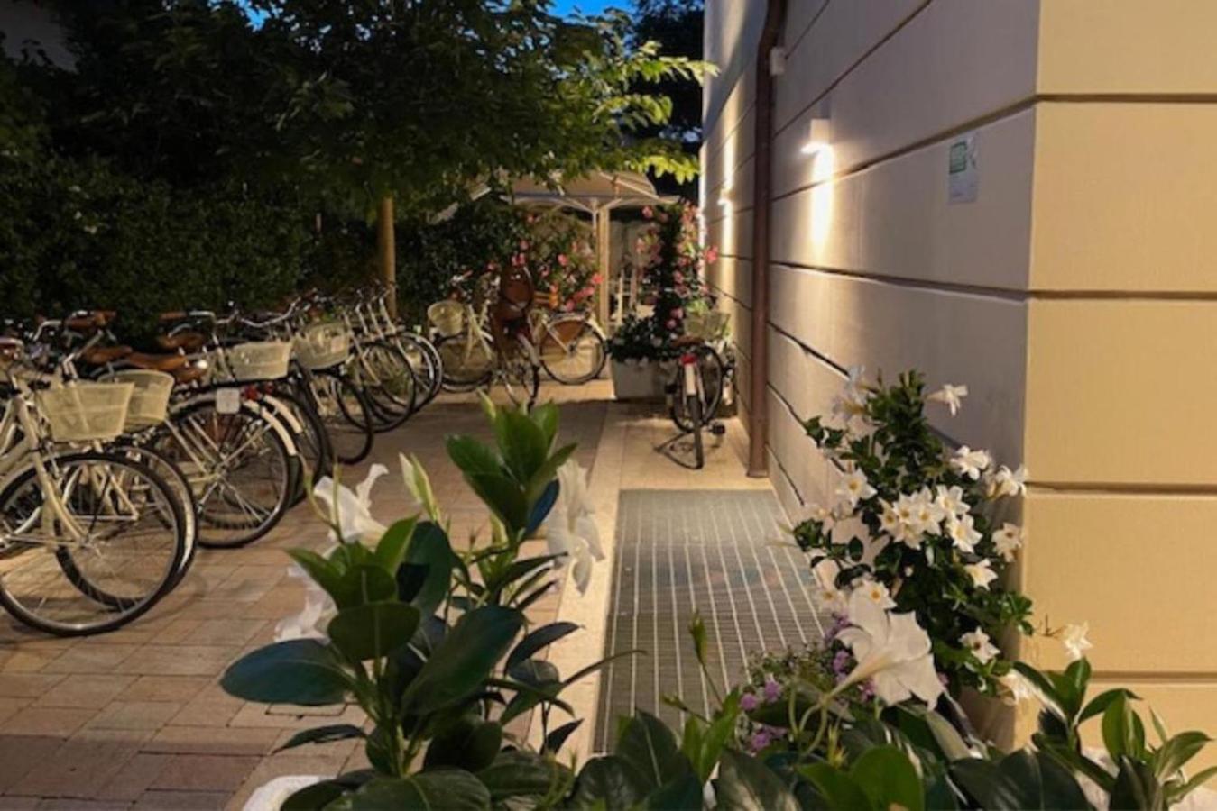 פיאטרה סנטה Hotel Villa Barsanti מראה חיצוני תמונה